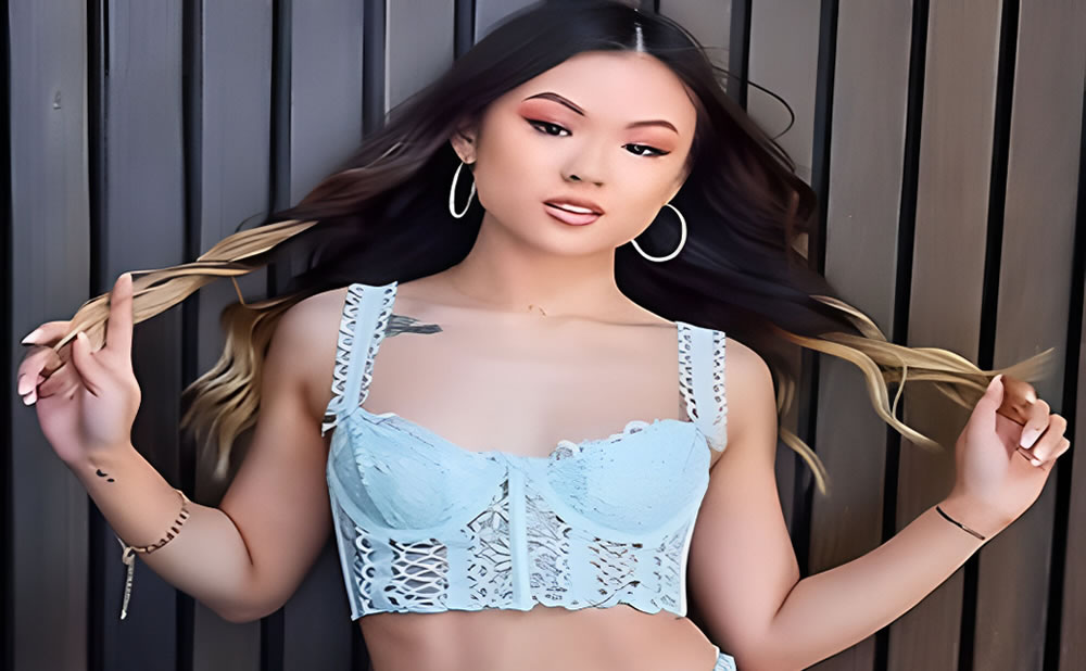 ¿Listos para Lulu Chu en VR Bangers? ¡Sí, una nueva estrella llega al mundo del porno en realidad virtual!