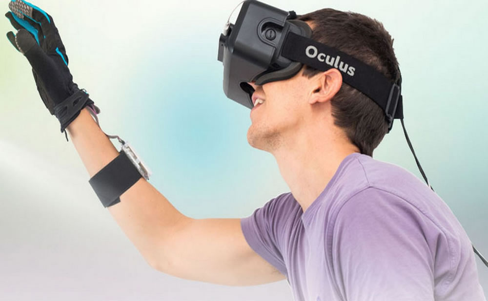 Manos en porno VR: Cómo la transparencia transforma la experiencia sexual virtual